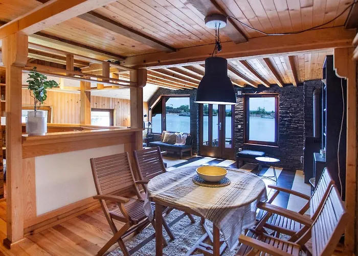 River House Vasa Villa